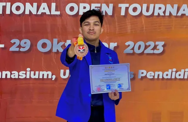 Top! Mahasiswa UBP Karawang Raih Juara 3 di Kejuaraan Karate Cup IV Nasional
